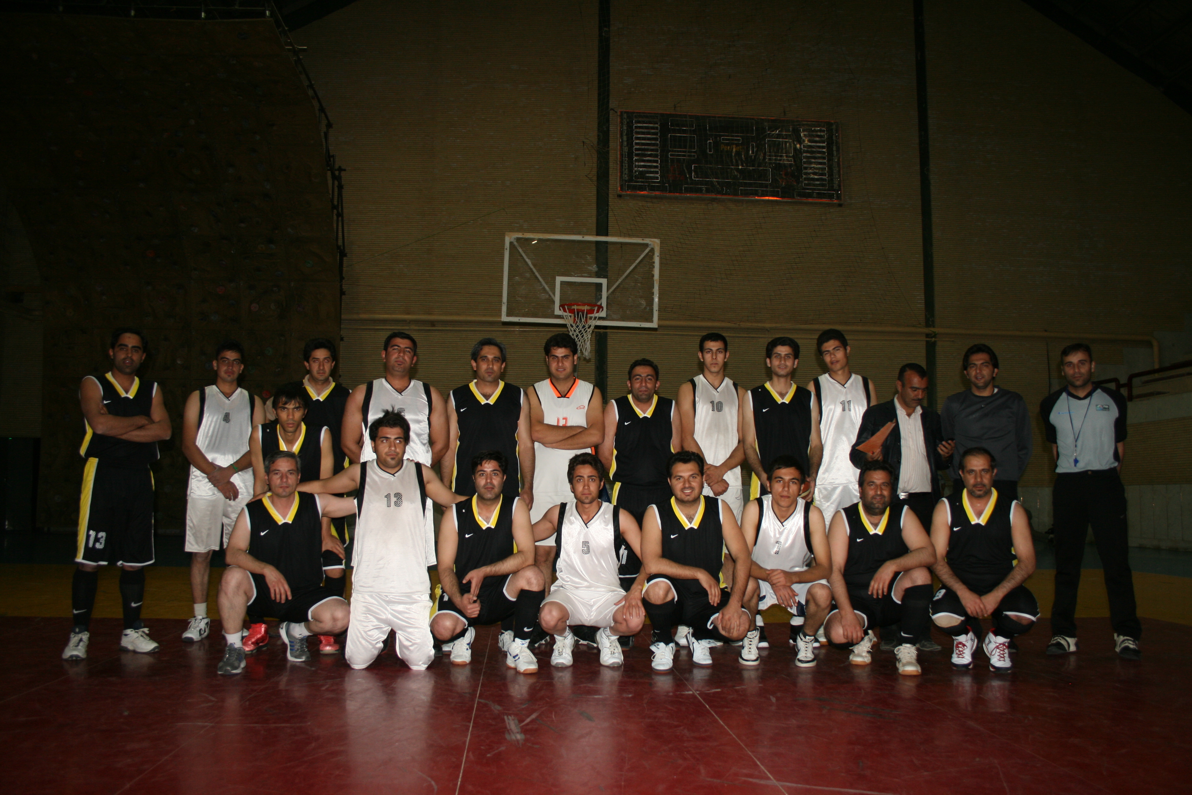 تیم شرکت توزیع نیروی برق استان در مسابقات بسکتبال قهرمان شد.